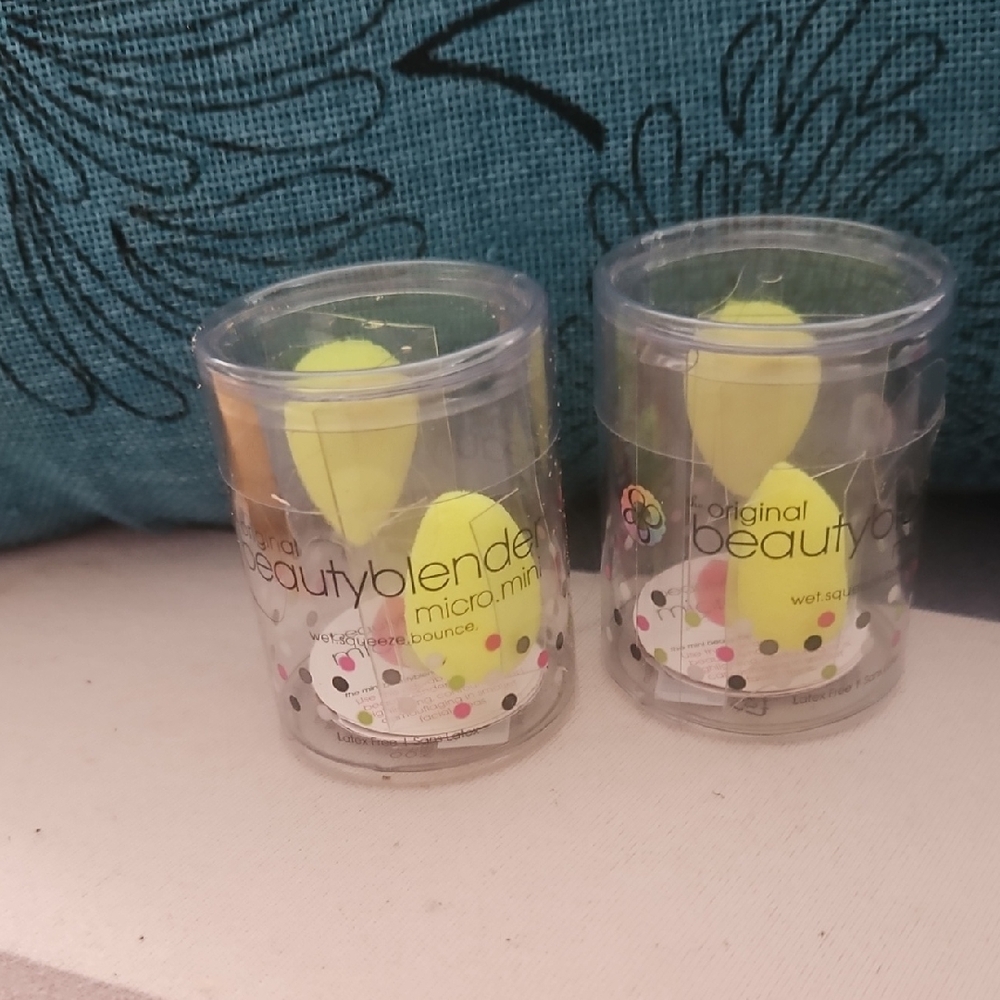 2 beautyblender Micro Mini Sponge Duo - Vibrant Green
